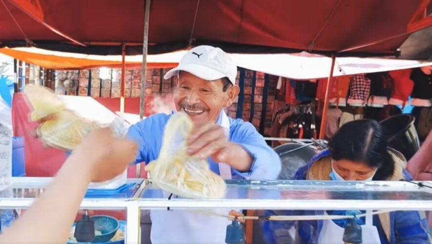 Don Batman, el famoso abuelito originario de Momostenango conocido por sus papas fritas