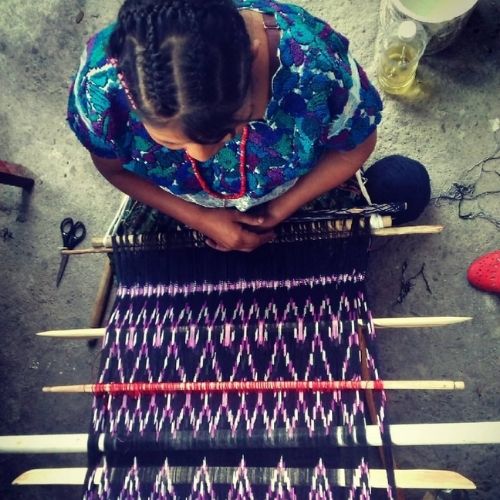 Medio internacional destacó el arte de mujeres tejedoras en Guatemala
