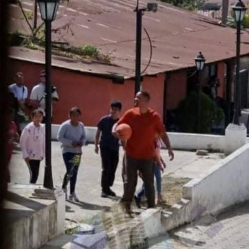 Will Smith visitó escuela en San Cristóbal el Alto