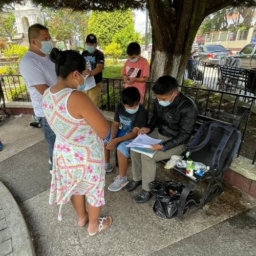 Efraín Cucul, ofrece clases gratis en el parque