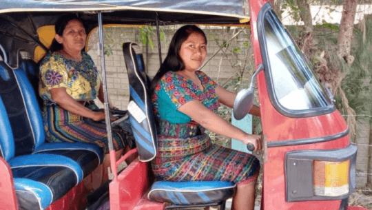 Mariela, la mujer de Sololá que supera las adversidades conduciendo un mototaxi