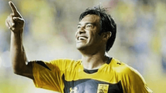 Carlos Ruiz en Europa League Recordamos los goles que anotó con el Aris Salónica