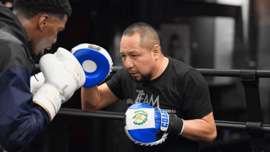 Esaú Diéguez, el originario de Huehuetenango que entrena a campeones mundiales