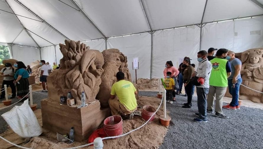Exposición de esculturas de arena en el Festival Cultural Paseo de la Sexta
