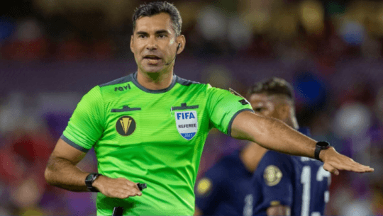 Mario Escobar está en la lista oficial de árbitros el Mundial de Qatar 2022