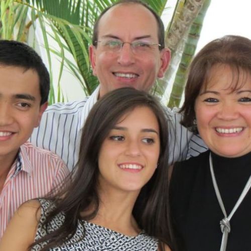 Familia Santamaría Piwis Café