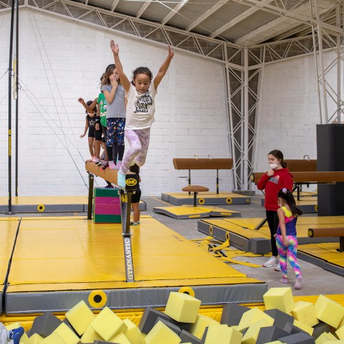 curos de vacacioens medio año 2022 deportes gimnasia art