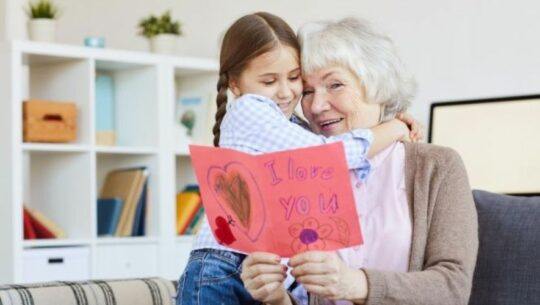 Envío de cartas y postales por el Día de los Abuelos a cargo de Correos de Guatemala, 2022