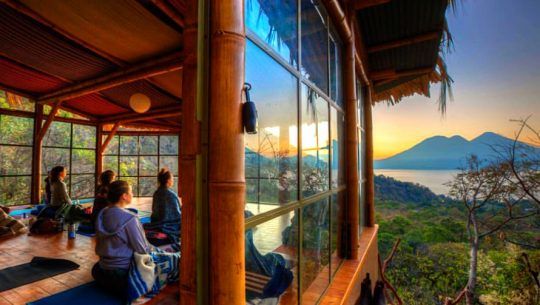 The Yoga Forest, un santuario de yoga ubicado frente al Lago de Atitlán en Guatemala