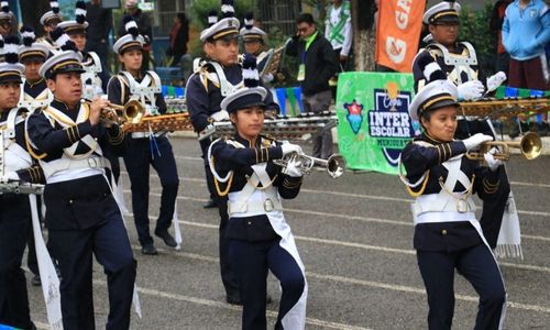 Desfile de bandas escolares en Guatemala