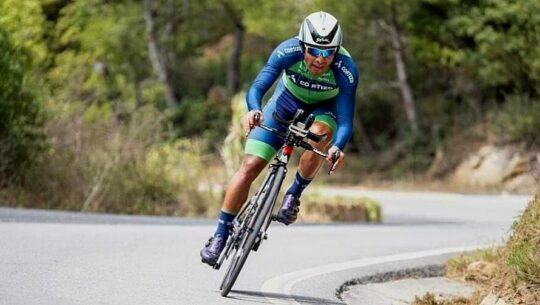 Sergio Chumil en el octavo lugar de la 50 Vuelta Ciclística a Salamanca 2022