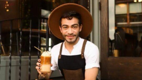 Alejandro Griffin-Díaz, barista guatemalteco, se presentará en la competencia global Coffee Masters 2022 en Nueva York