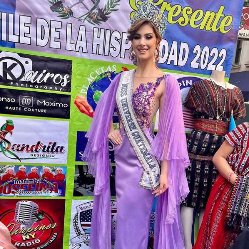 Ivana Batchelor participó en el Gran Desfile de la Hispanidad 2022 USA