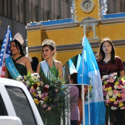Ivana Batchelor participó en el Gran Desfile de la Hispanidad 2022