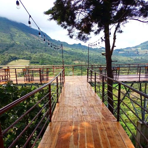 La Sabana GT inaugura un mirador con vista hacia las montañas de Santa Elena Barrillas Guatemala