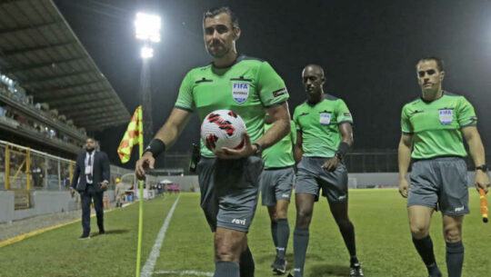 Mario Escobar fue designado para semifinal de ida Motagua vs. Olimpia, Liga Concacaf 2022