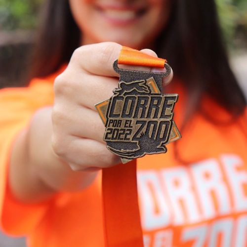 Medalla de la 13 edición de la Carrera «Corre por el Zoo» en Guatemala Noviembre 2022