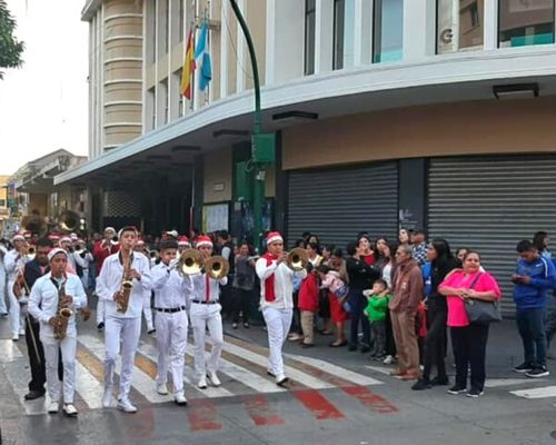Desfile navideño de bandas en Paseo La Sexta 2022