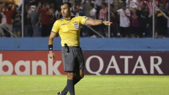 Mario Escobar recibió su primera asignación como árbitro en el Mundial de Catar 2022