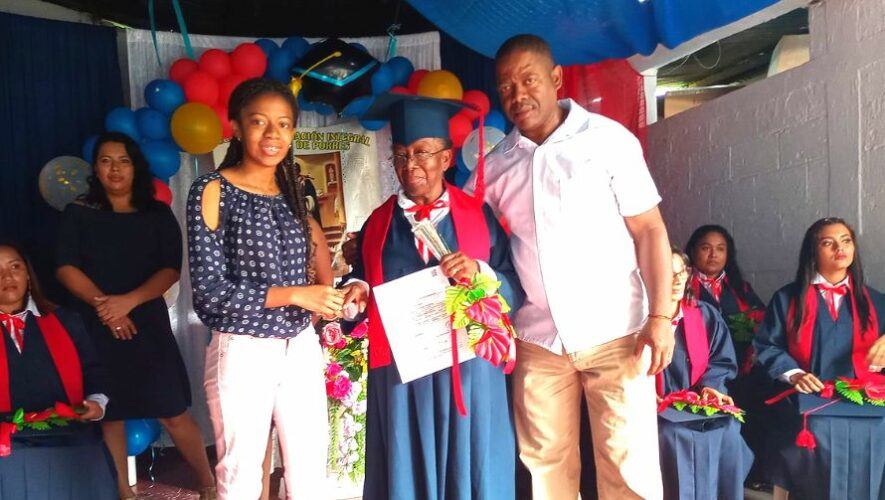 Natividad Ávila Ramírez, de 70 años, se graduó de Bachiller en Ciencias y Letras en Izabal Guatemala