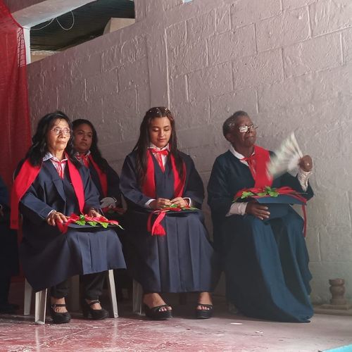 Natividad Ávila Ramírez, de 70 años, se graduó de Bachiller en Ciencias y Letras