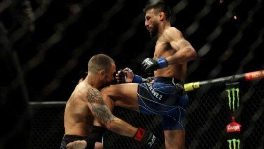 UFC 281 Chris Gutiérrez noqueó a Frankie Edgar en el primer asalto (1)