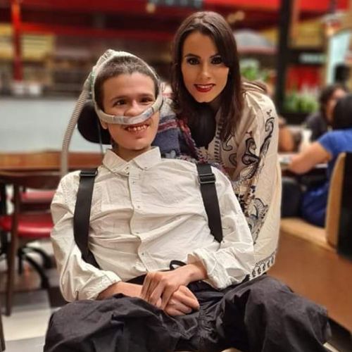 Alejandra Lagffer maquillista profesional sesiones a bajo costo por su hijo