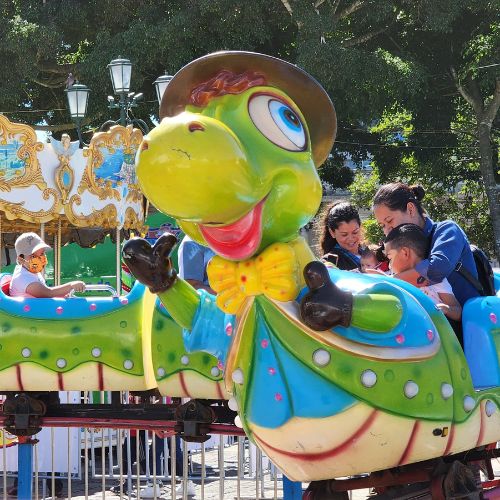 Juego mecánico en Festival Navideño Paseo La Sexta