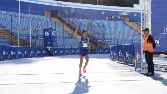 Alberto González ganó el 85 Medio Maratón Max Tott 2023