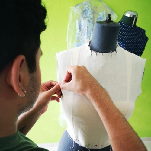 Edgar Cottom, el diseñador quetzalteco que destaca por sus diseños
