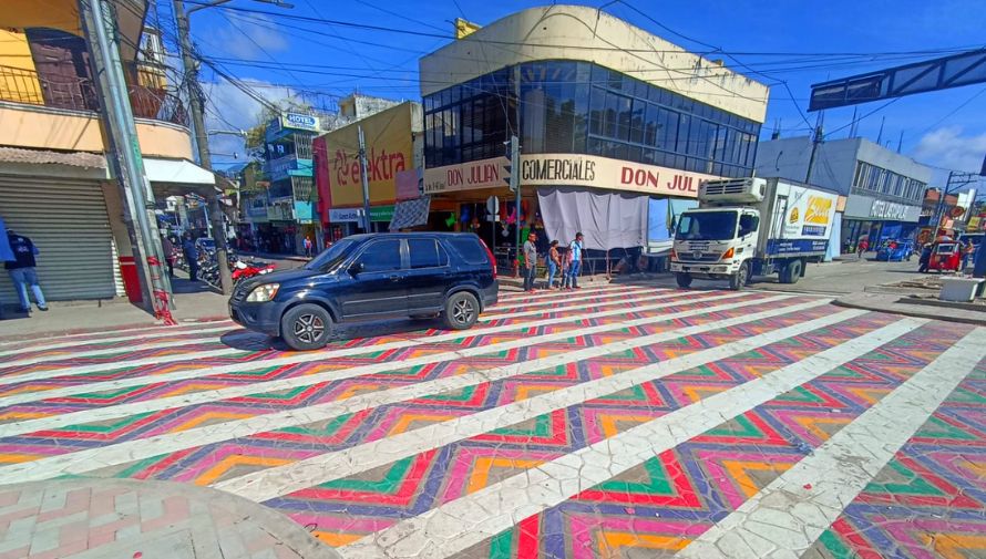 Espacios coloridos para el peatón en Esquipulas