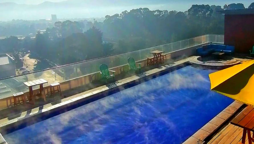 La piscina climatizada en Quetzaltenango ubicada dentro del Hotel Latam