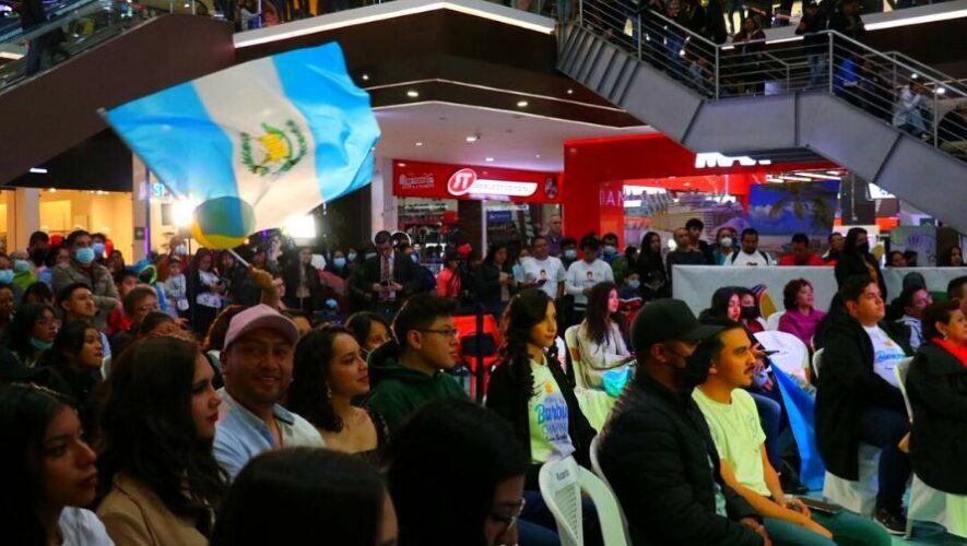 Muestras de apoyo para Ivana Batchelor en Quetzaltenango