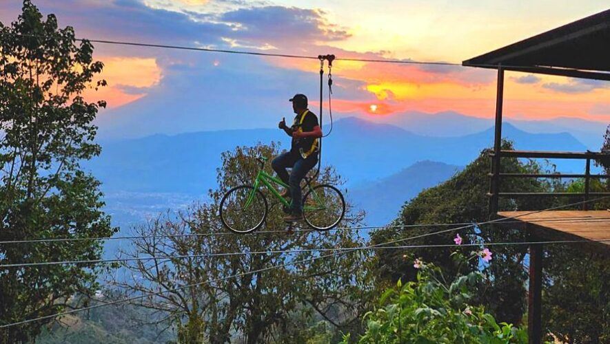 Altamira inaugura un bici cable dentro de su parque natural en Sacatepéquez