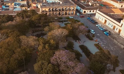 Captura de La Antigua Guatemala en el video musical de «La Contraseña De Tu Cuerpo»