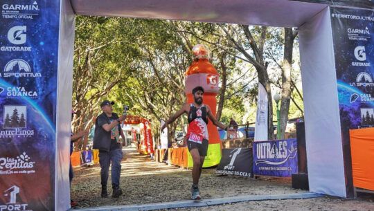Ismael Pinzón conquistó los 105 km del Ultra Maratón El Salvador 2023