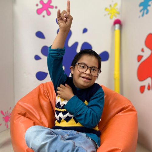 Niño que es parte de los programas de Fundal