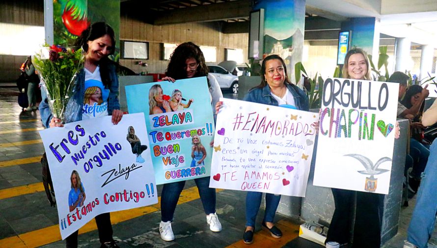 Stephanie Zelaya en el Aeropuerto La Aurora tras ganar gaviota de plata