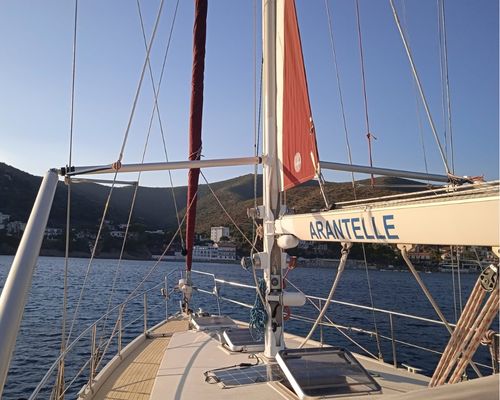 Velero monocasco en el que la guatemalteca Rosamaria Castillo-Benoist completó el viaje por el Océano Atlántico