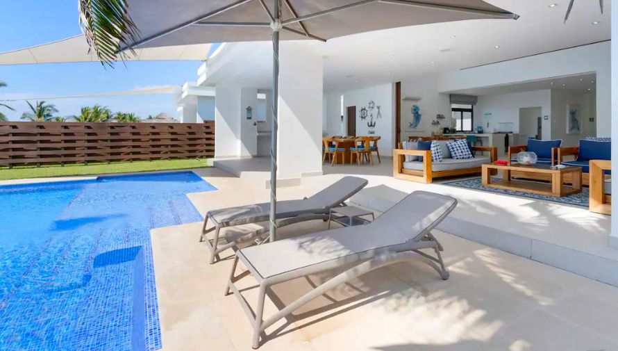Casa con piscina frente al mar en Guatemala