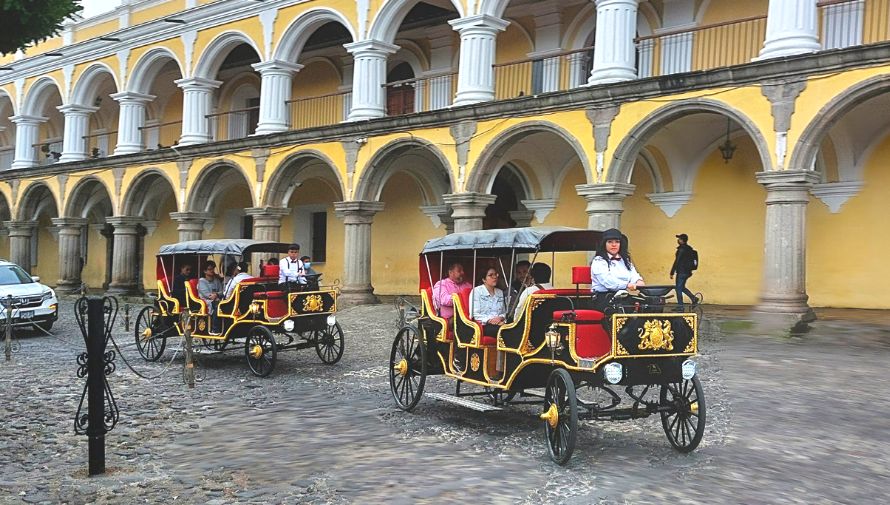 Fotos de carruajes eléctricos en Antigua Guatemala 2023