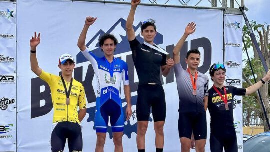 Gabriel Sáenz se llevó la medalla de plata de la Puerto Rico MTB Cup 2023