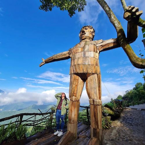 Gigantes de Alta Mira en la Aldea El Hato