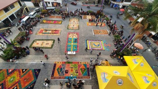 II Festival de Alfombras de Semana Santa en Panajachel Marzo 2023