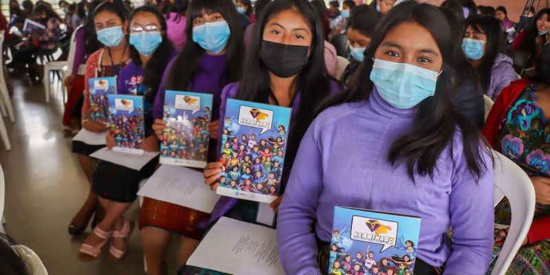 Lanzaron la segunda edición de la revista «Heroínas de la Ciencia» que destaca a científicas guatemaltecas