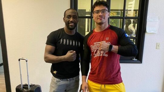 Lester Martínez afina su preparación para el debut oficial en Las Vegas, abril 2023 (1)