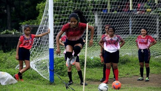 Marta Sac, delantera de Xeyujup que destaca por la creatividad de tejer su propio uniforme