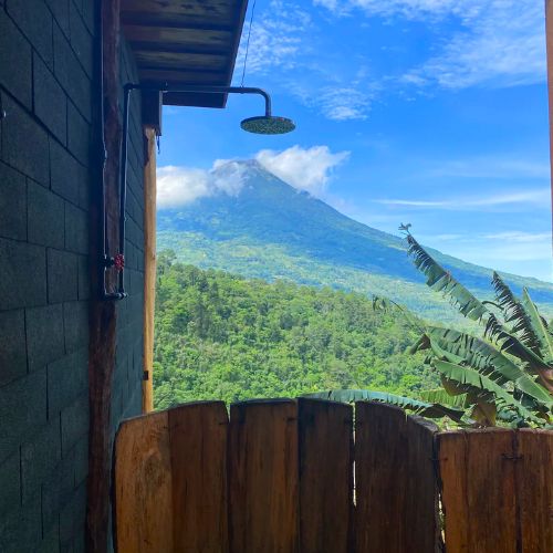 Cabaña ecológica Mountain Garden el refugio con vista hacia volcanes