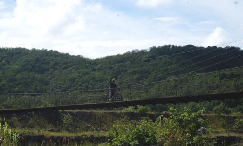 Travesía en bicicleta por los ríos del Volcán de Fuego