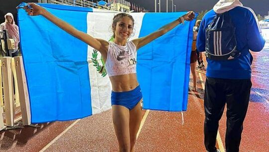 Viviana Aroche estableció nuevo récord nacional y centroamericano en los 10000m, abril 2023 (2)